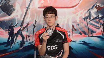 edg吃瓜贴吧,吃瓜吧热议，揭秘战队背后的故事与争议