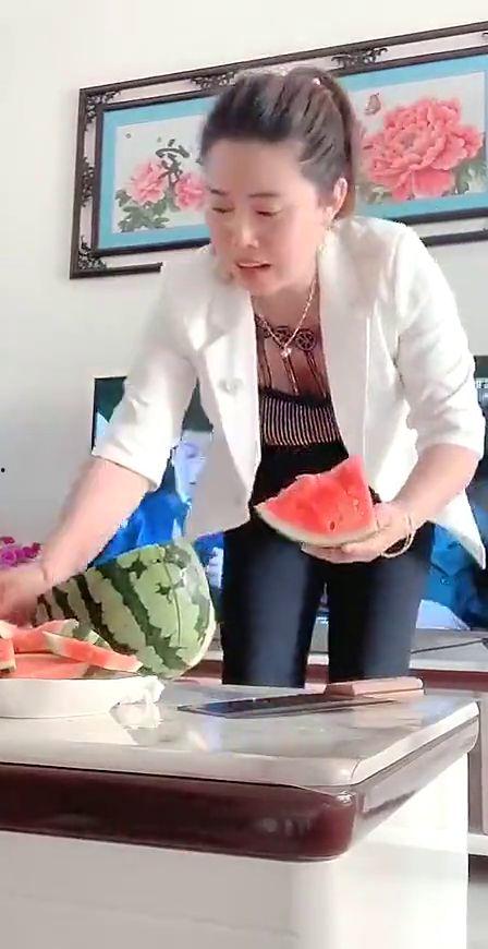 儿子喊老公吃瓜,揭秘家庭温馨瞬间