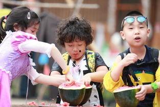 萌娃吃瓜挑战,萌态百出笑翻众人