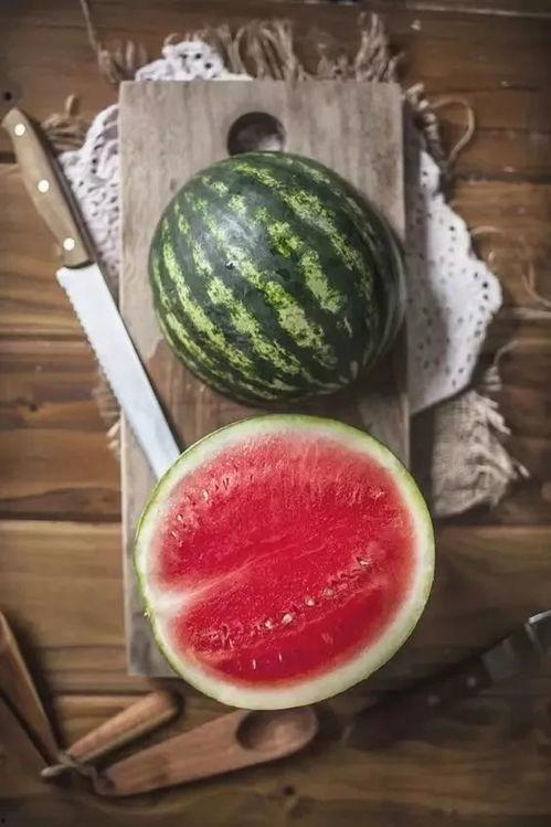 吃瓜不要吃太饱,健康生活——揭秘吃瓜不要吃太饱的养生智慧